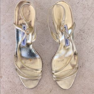 MANOLO BLAHNIK Gold Pumps